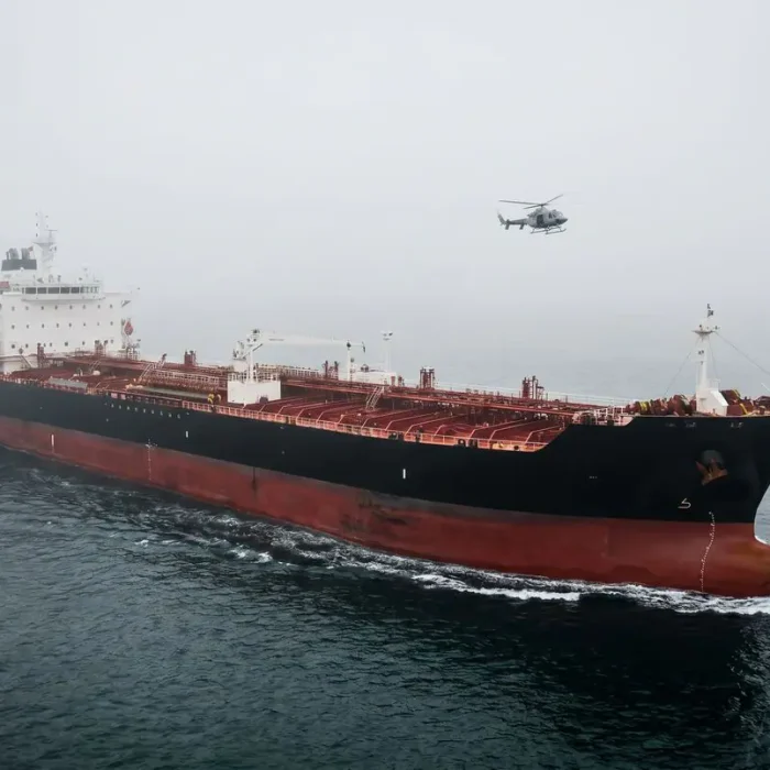 Commandos Strike at Sea: French Navy Seizes Russia-Linked Oil Tanker in the Atlantic