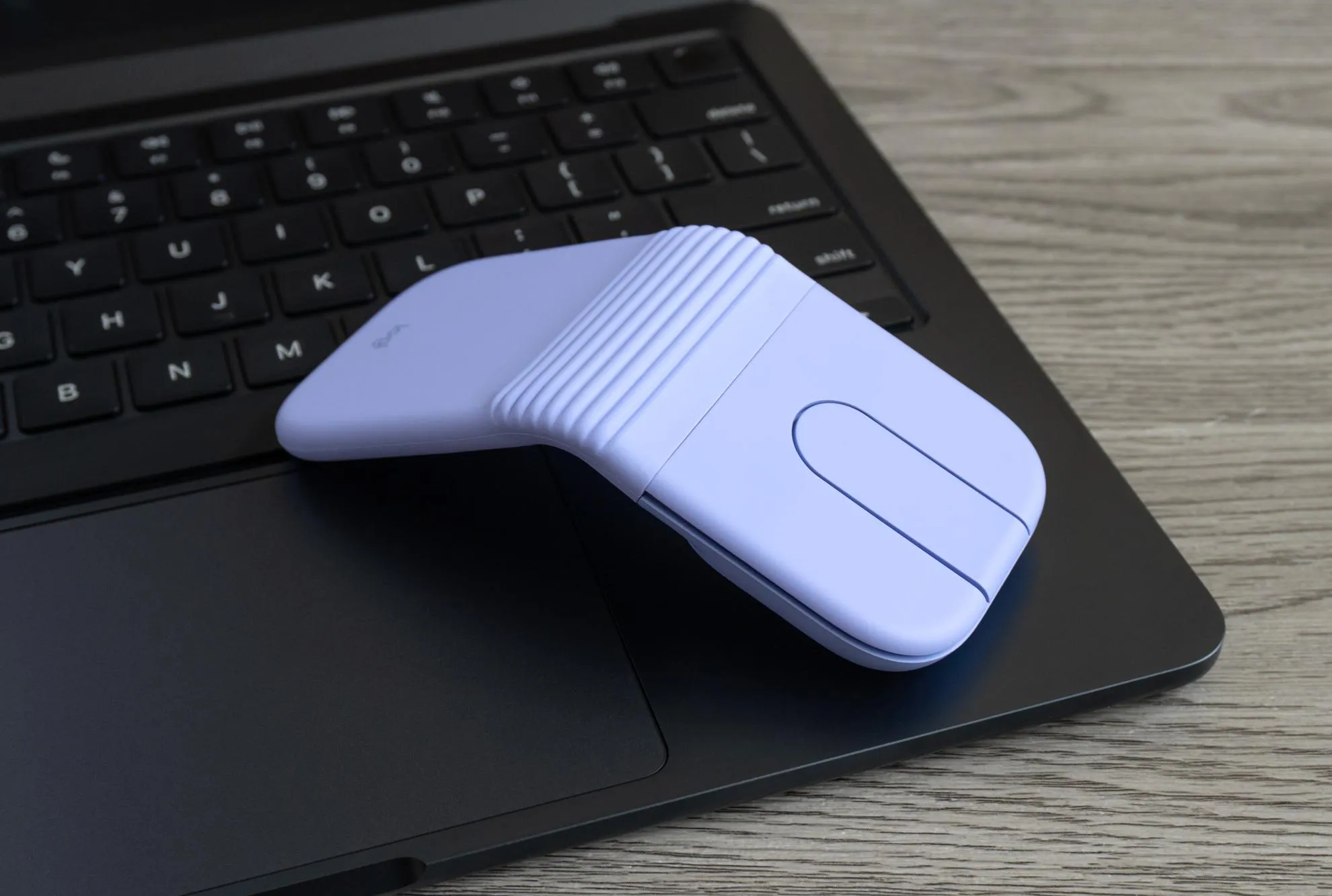 logitech-mobi-fold-review-a-pocket-sized-travel-mouse-that-folds-flat