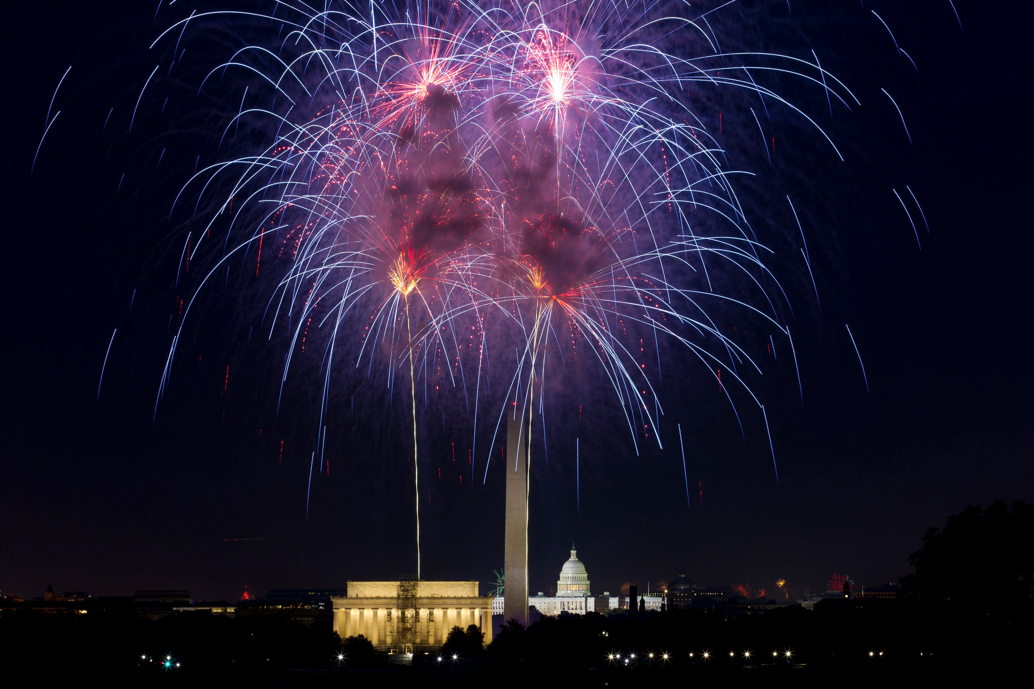 trump-turns-july-4-into-maga-rally-as-dcs-record-fireworks-pushed-to-nearly-midnight