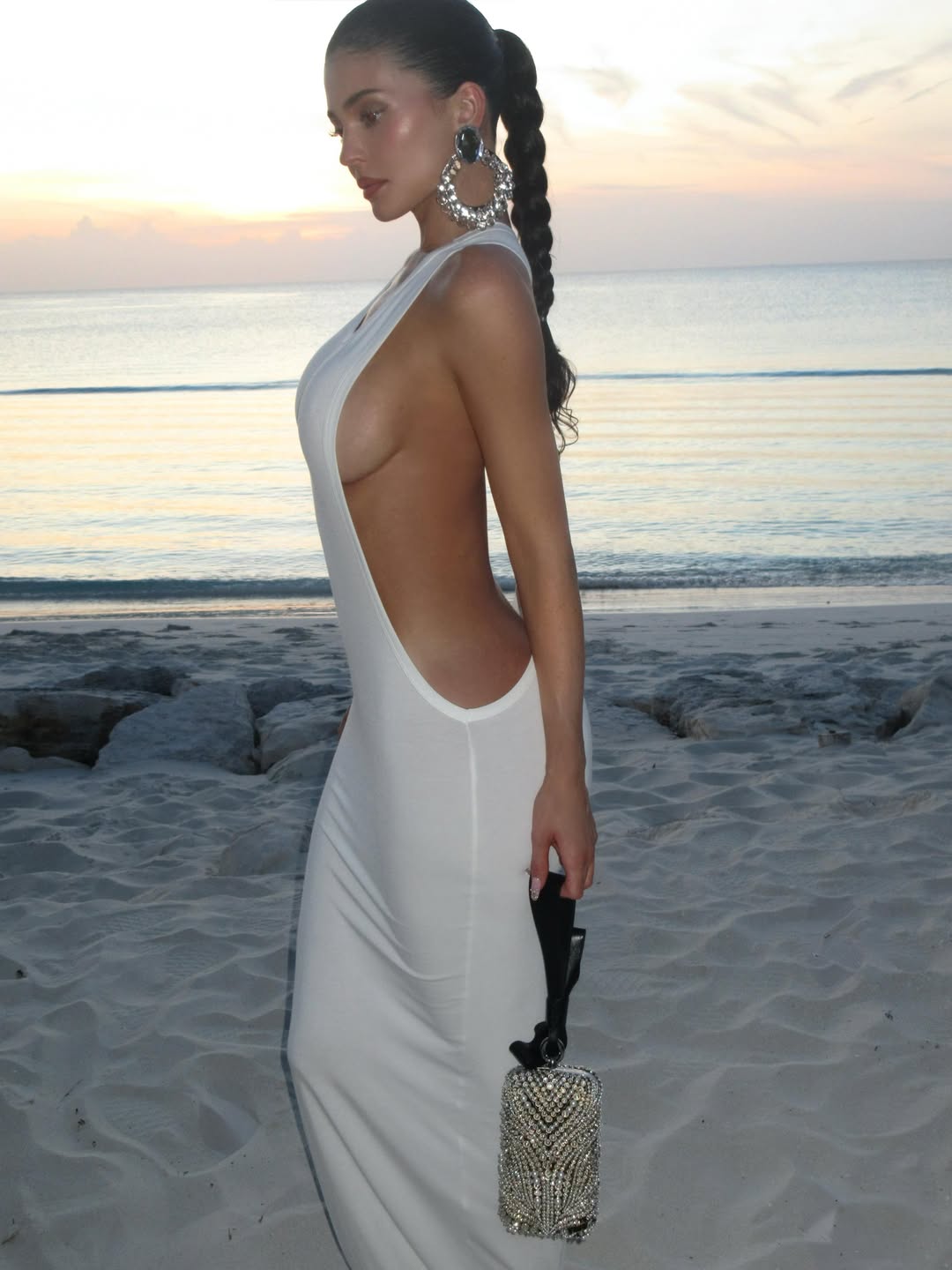 kylie-jenner-swaps-her-courtside-knicks-look-for-a-daring-cut-out-beach-dress