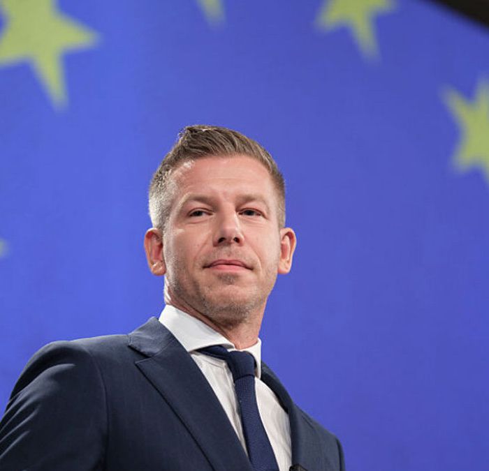EU Greenlights Ukraine and Moldova Accession Talks as Hungary Drops Its Veto