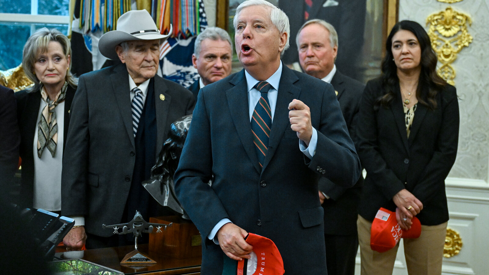 senate-rallies-behind-russia-sanctions-bill-as-a-tribute-to-lindsey-graham