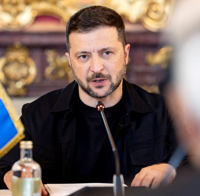 Zelenskyy Talks Peace With Trump’s Envoys While Ukrainian Drones Hit Russia’s Amazon
