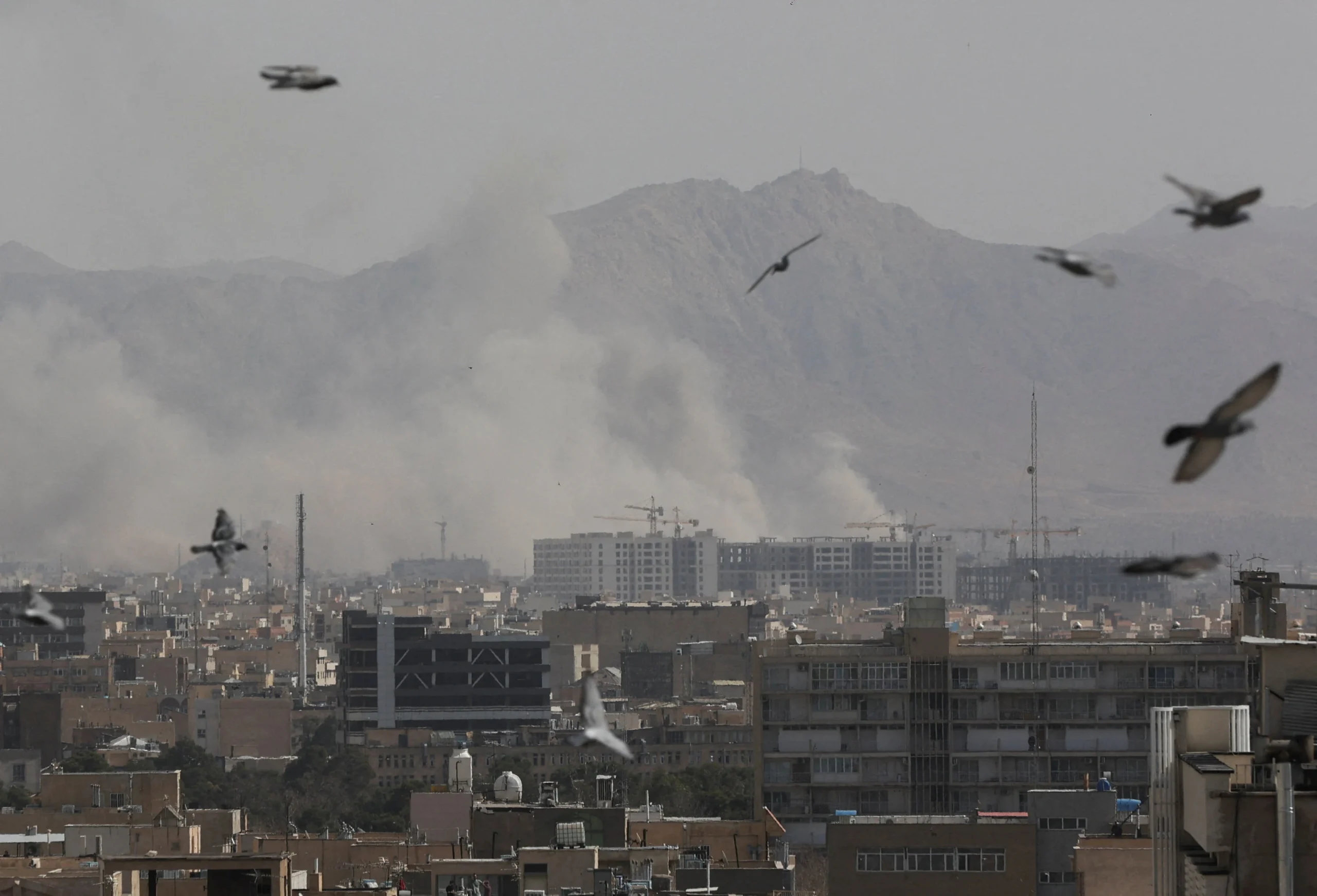 bombing-without-an-exit-why-neither-washington-nor-tehran-can-break-the-hormuz-deadlock