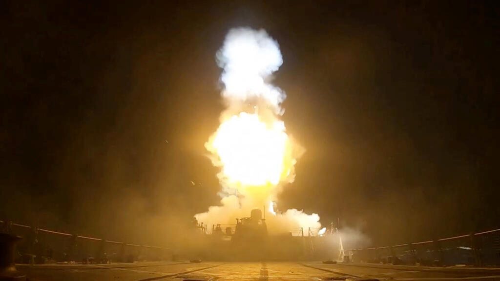 second-night-of-fire-us-strikes-iran-again-as-the-gulf-comes-under-attack