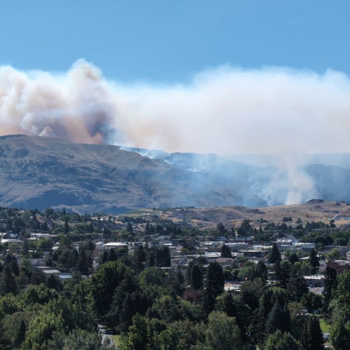 Chelan Hills Fire Explodes to 2,000 Acres, Triggers State Emergency Response in Douglas County