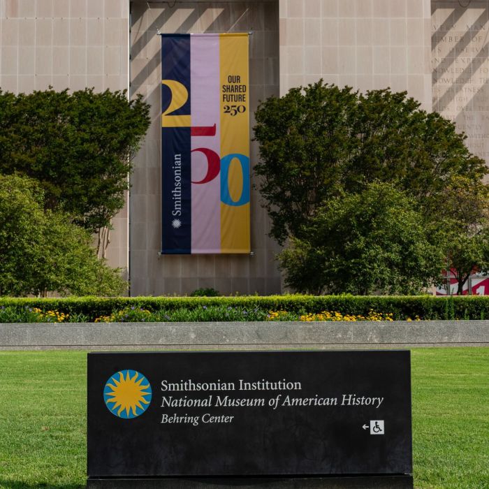 Trump Orders Warning Signs Outside Smithsonian Museum Declaring Exhibits Inaccurate