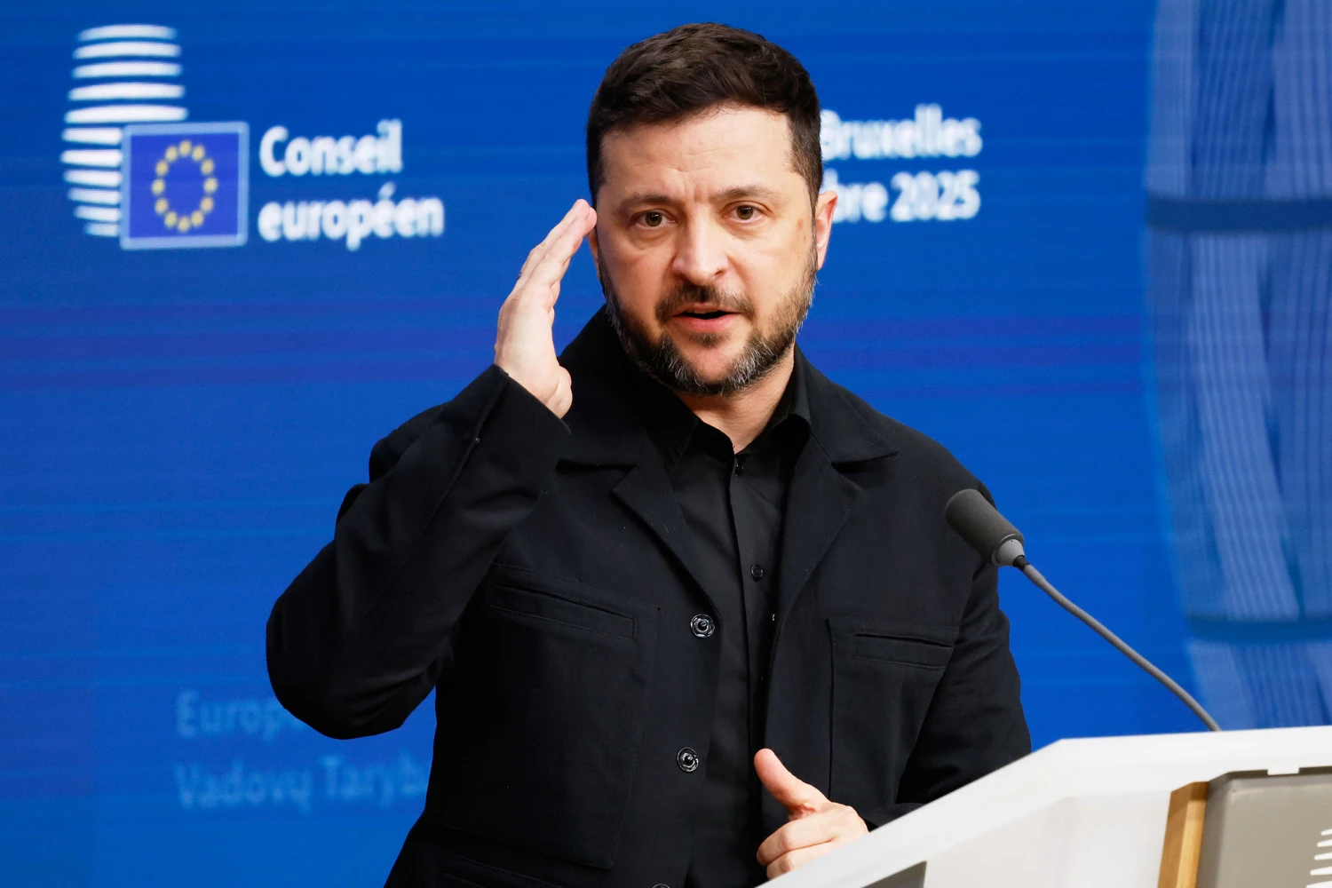 zelenskyy-warns-of-imminent-russian-barrage-as-both-sides-trade-long-range-strikes