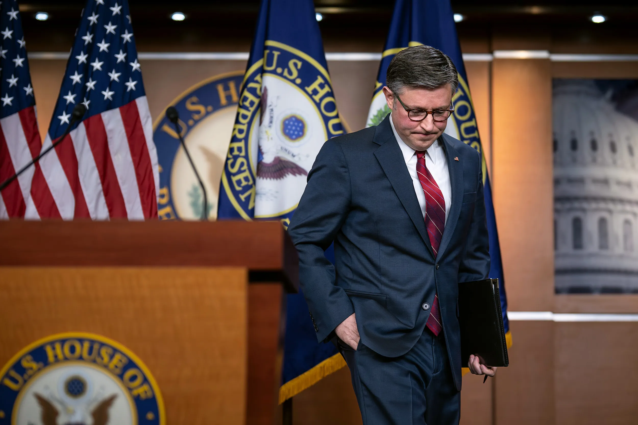 house-republican-revolt-freezes-congress-and-forces-an-early-recess-over-trumps-voting-bill