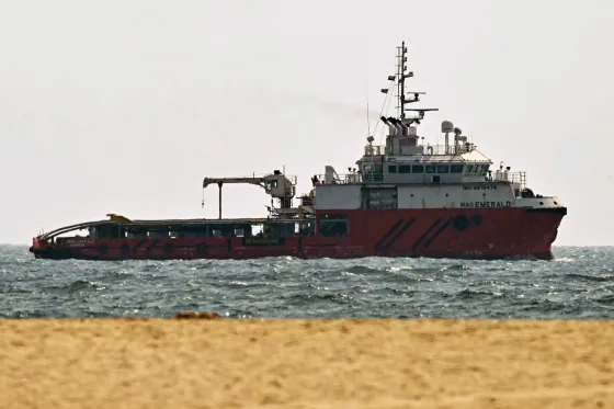 Escalation in the Gulf: US and Iran Trade Strikes as Strait of Hormuz Stays Shut