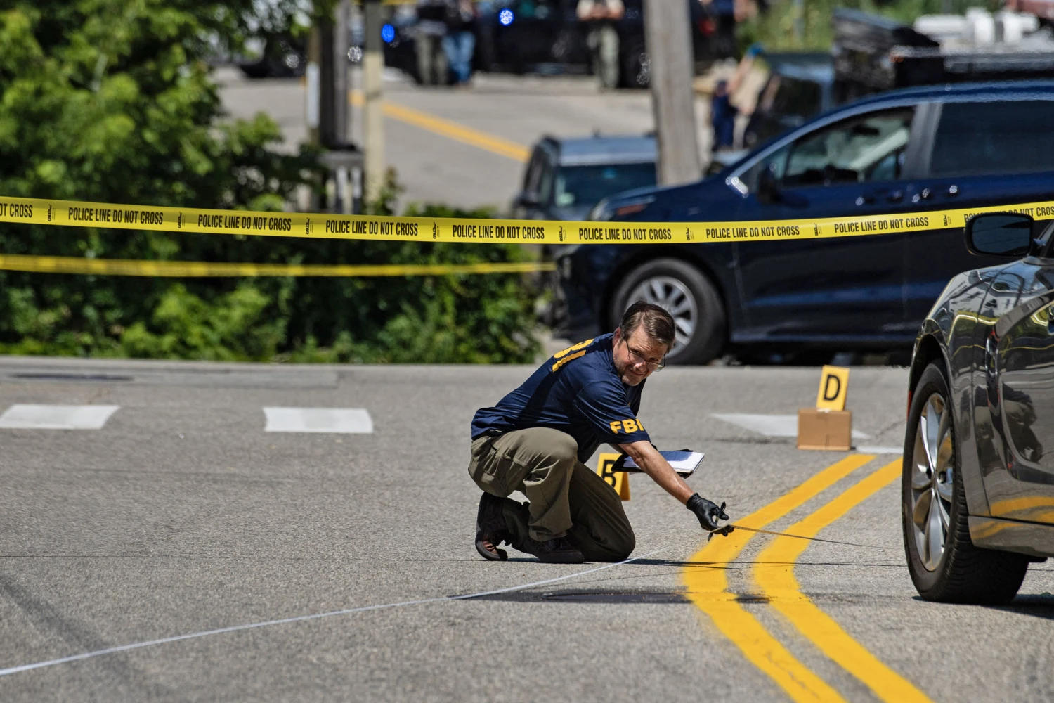ice-halts-vehicle-stops-nationwide-after-two-deadly-shootings-reignite-immigration-tensions