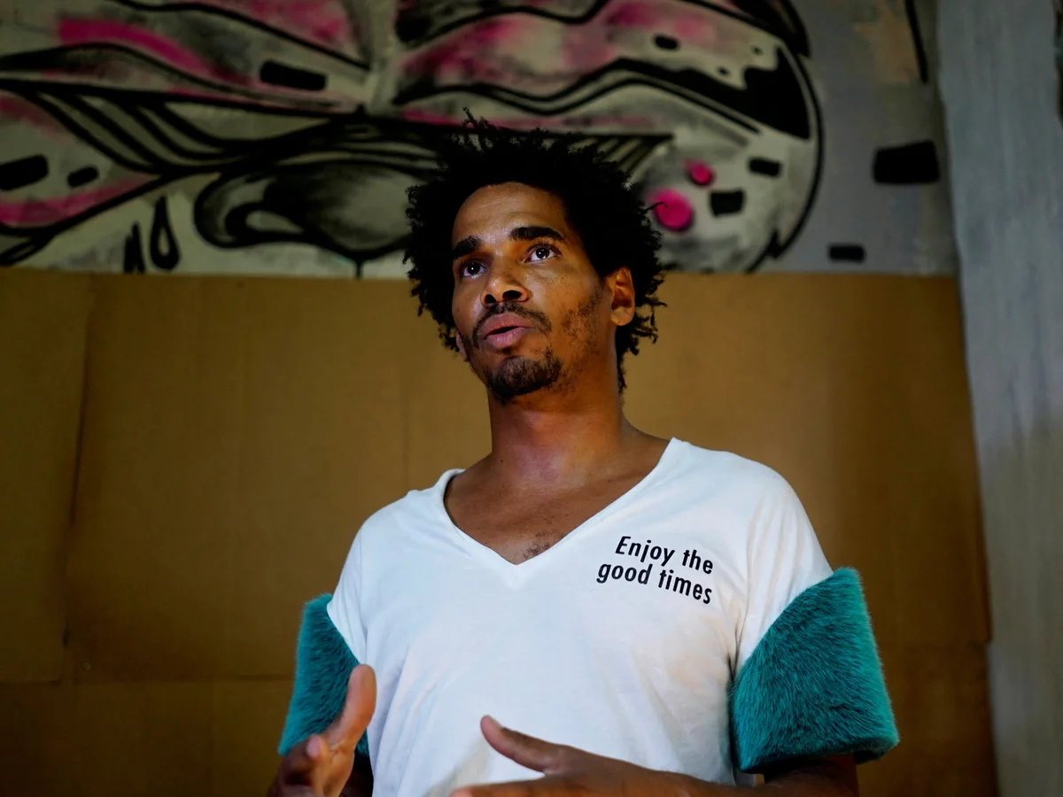 cuban-dissident-artist-luis-manuel-otero-alcantara-lands-in-miami-after-prison-and-forced-exile