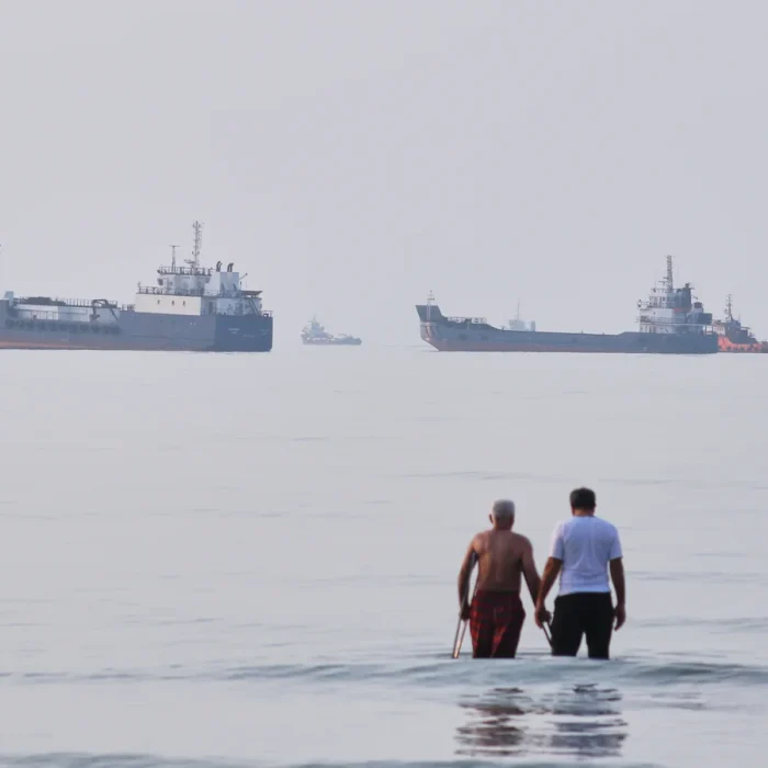 US Reinstates Iran Blockade as Both Sides Claim to Control the Strait of Hormuz