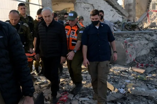 iran-strikes-back-during-the-netanyahu-visit-as-the-gulf-slides-toward-a-wider-war