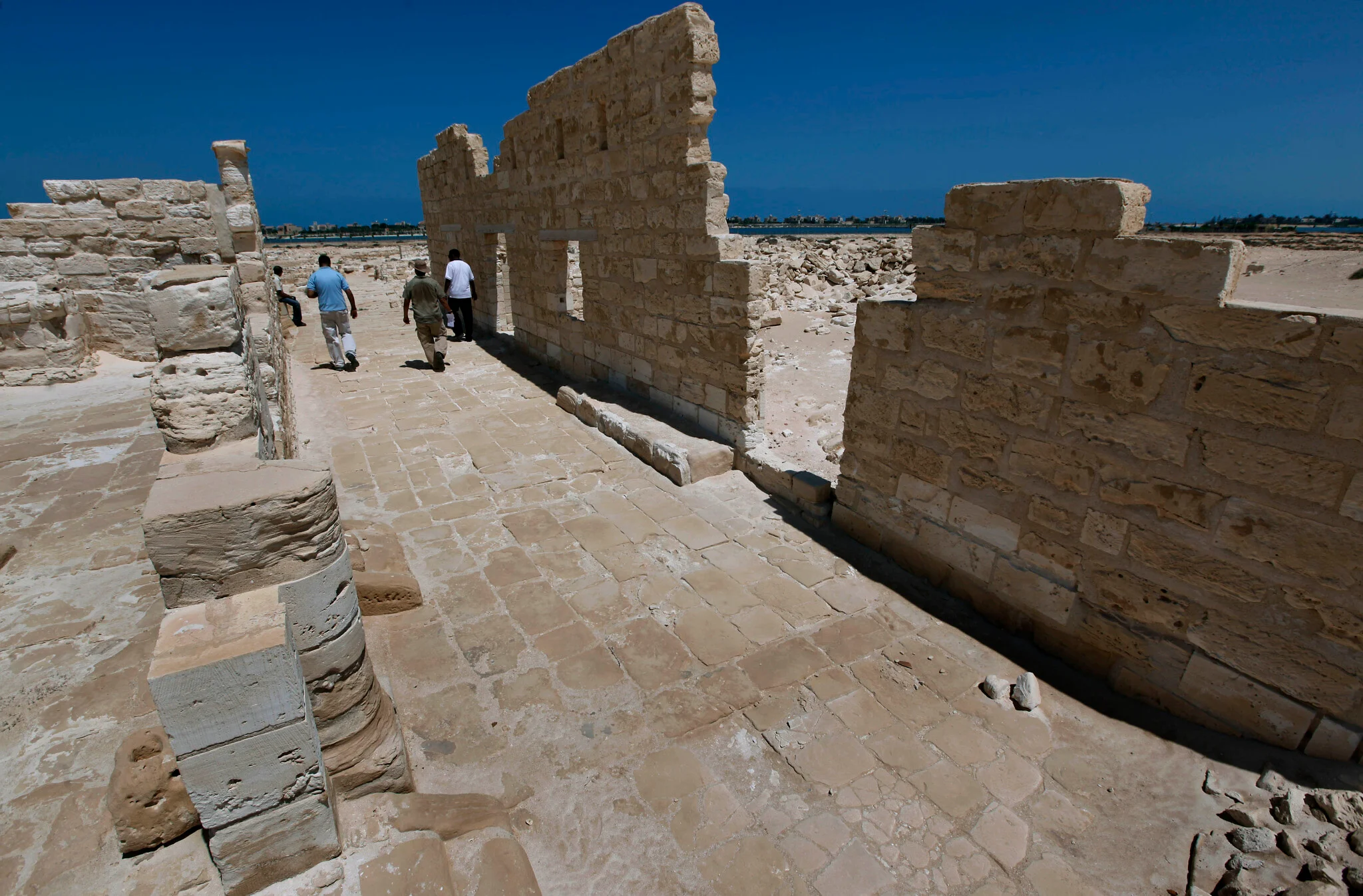 ancient-secrets-unearthed-egypt-reveals-lost-byzantine-city-and-hidden-tombs-in-the-desert