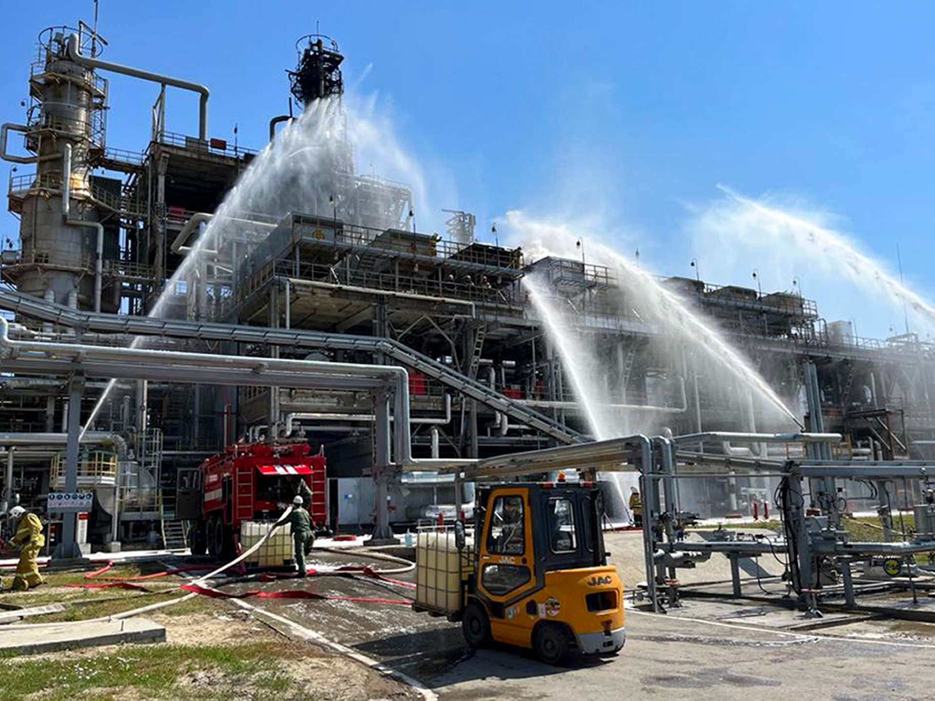 ukraines-special-forces-strike-two-major-russian-oil-refineries-in-tatarstan