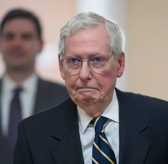 Mitch McConnell’s Extended Hospital Stay Sparks Health Questions and Online Speculation