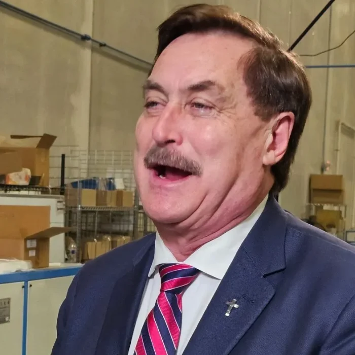 Trump Backs ‘Pillow Man’ Mike Lindell in Minnesota Governor’s Race
