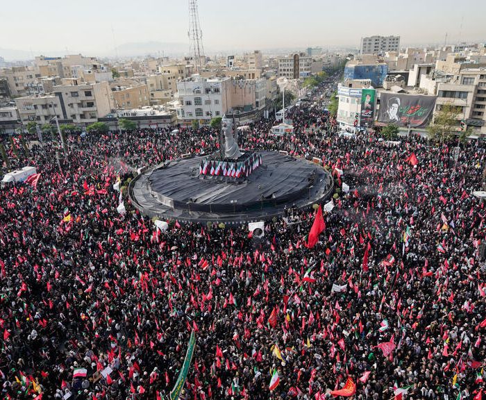 Khamenei’s Funeral Procession Reaches Iraq as Thousands Fill the Streets of Najaf
