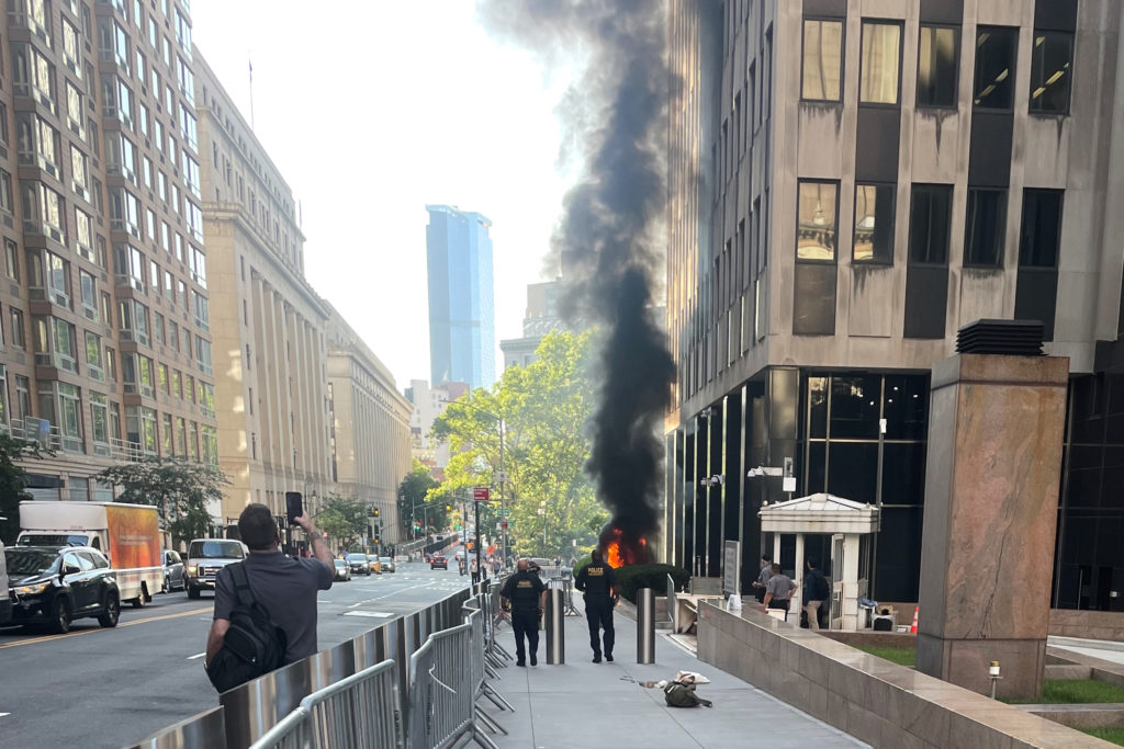 manhattan-federal-building-fire-army-veteran-arrested-after-armed-attack-at-26-federal-plaza