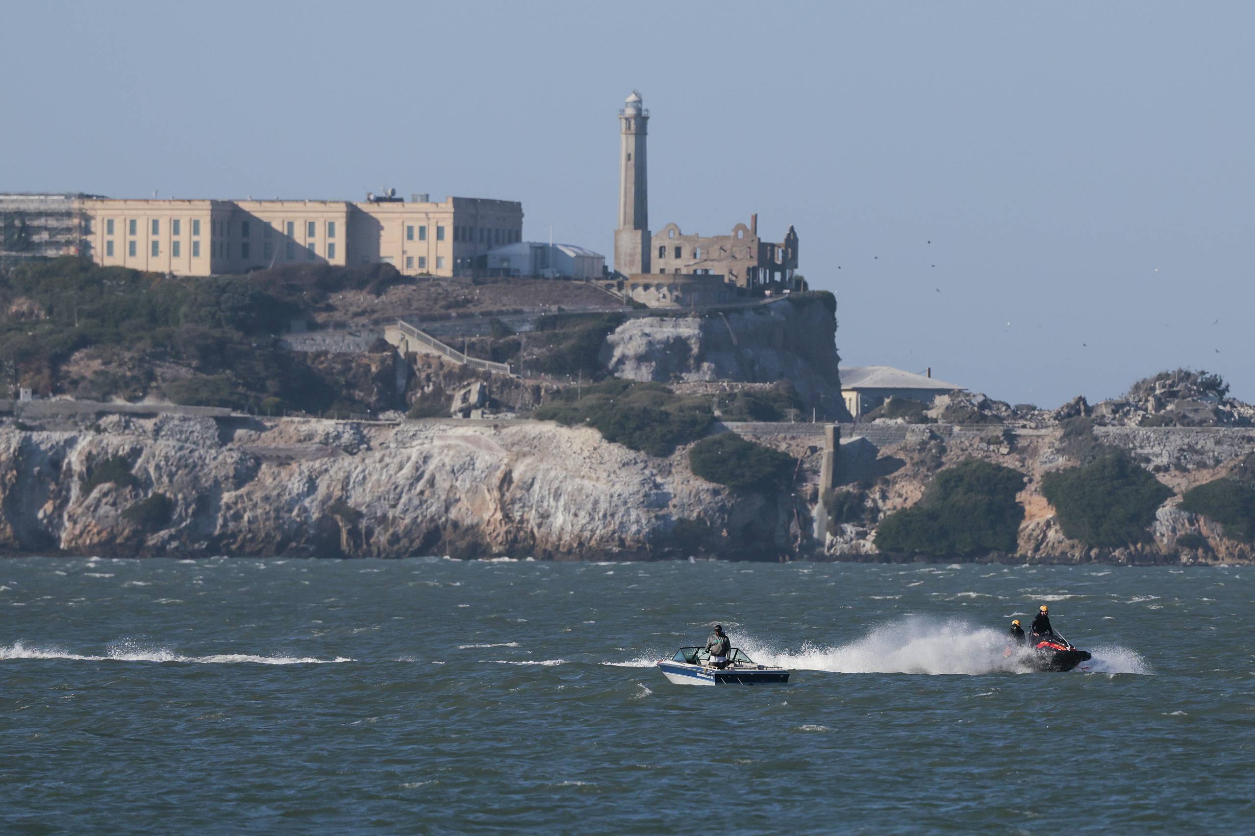 tragedy-in-san-francisco-bay-four-dead-after-pontoon-boat-capsizes-near-alcatraz