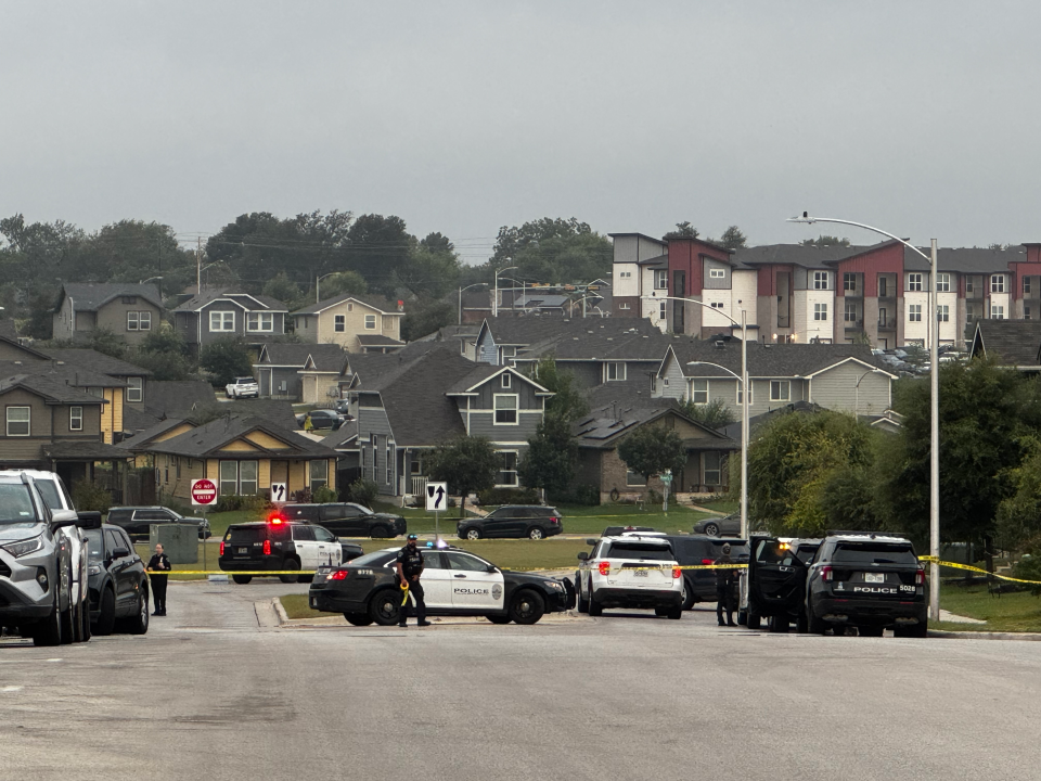 austin-police-investigate-fatal-shooting-along-i-35-in-tech-ridge-area