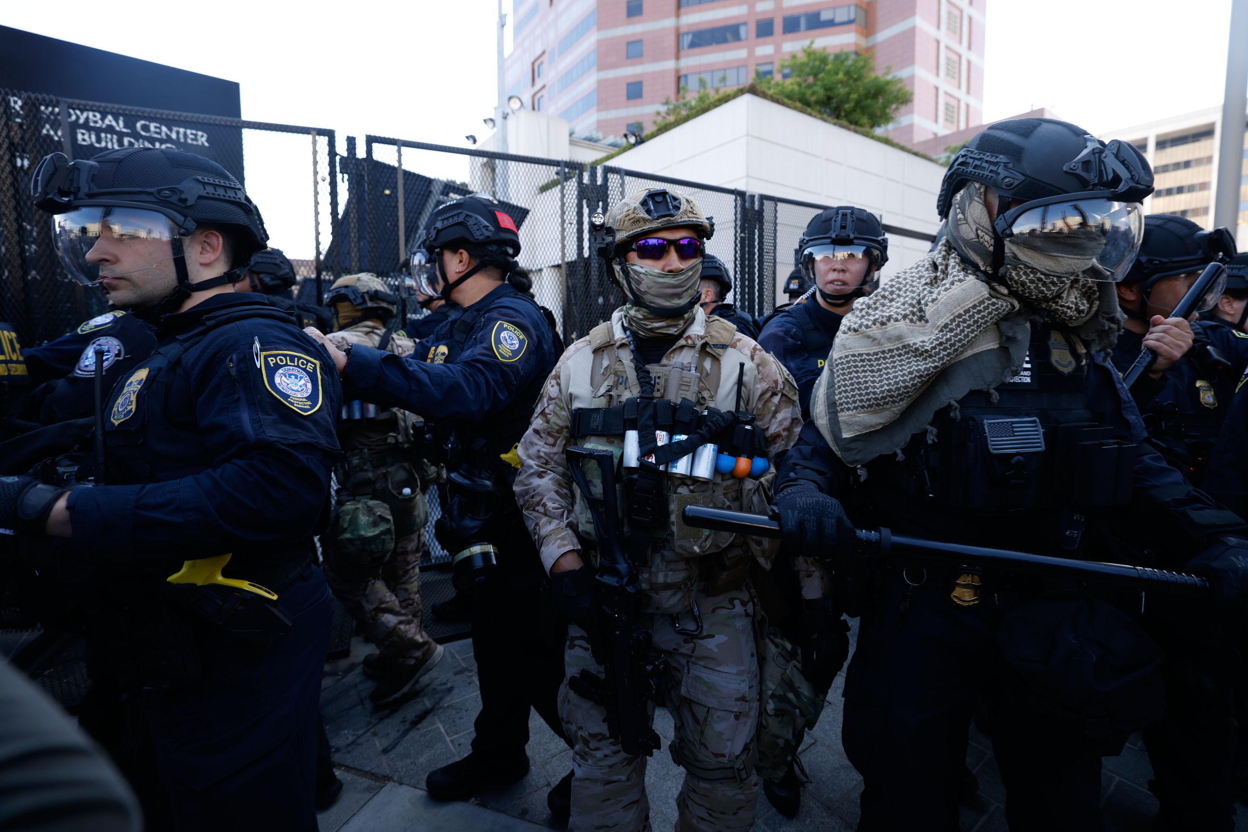 ice-ramps-up-quietly-10000-arrests-in-just-five-days-signal-new-phase-of-trumps-deportation-drive