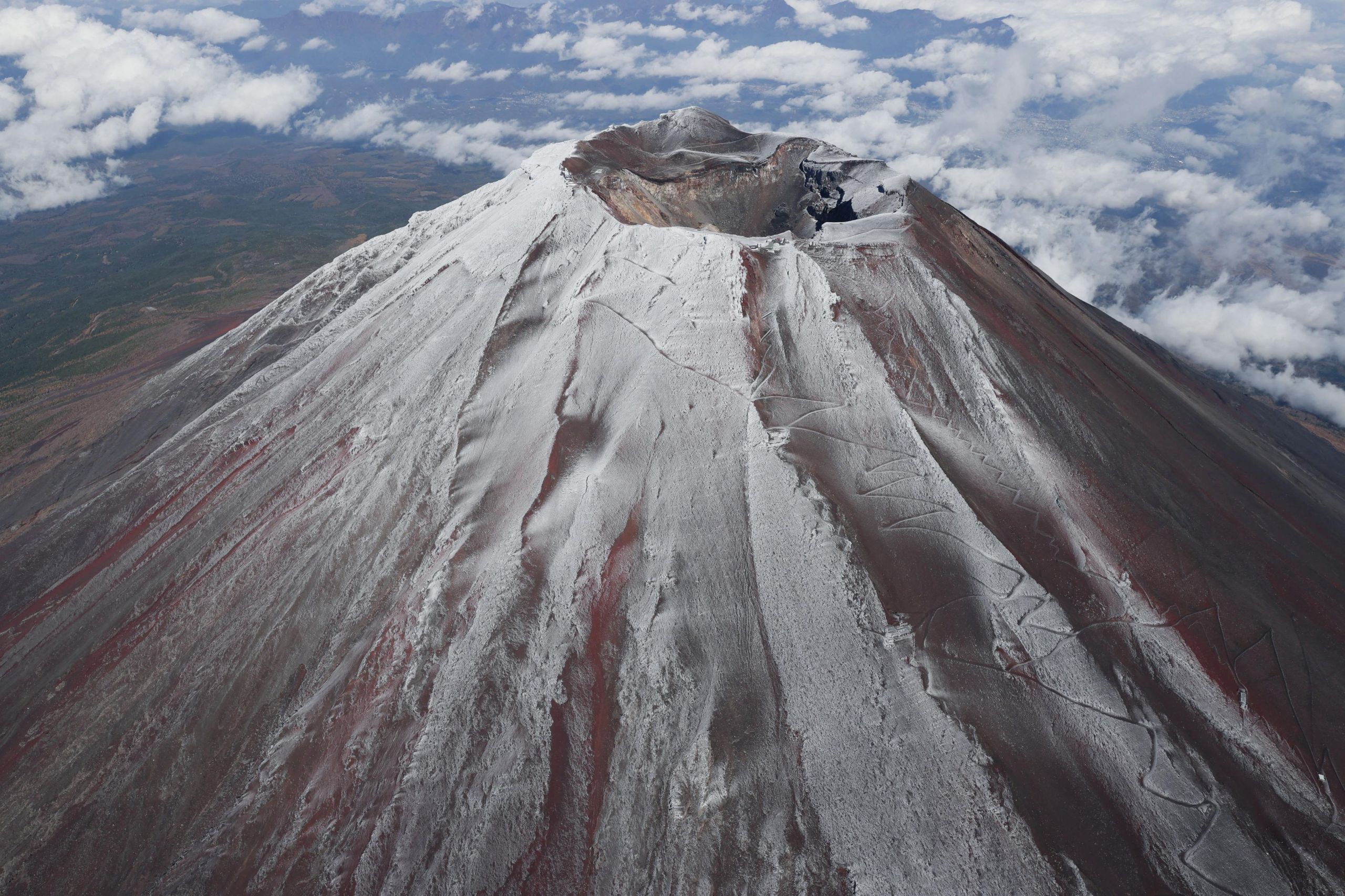 mount-fuji-claims-second-life-of-the-season-as-99-year-old-survives-night-on-the-mountain