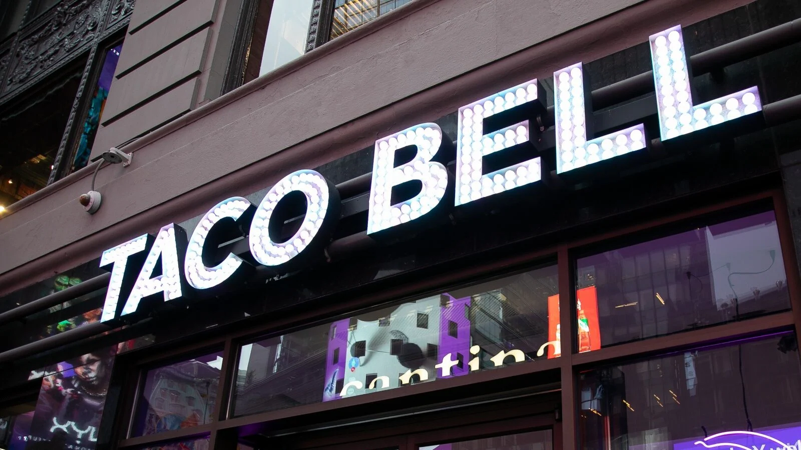 taco-bells-diarrhea-problem-how-a-lettuce-outbreak-threatens-a-fast-food-star