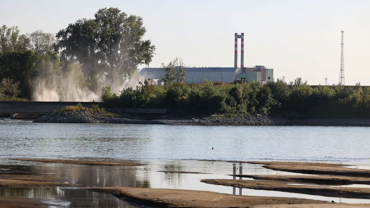 thirty-one-centimetres-how-a-shrinking-danube-switched-off-hungarys-nuclear-power