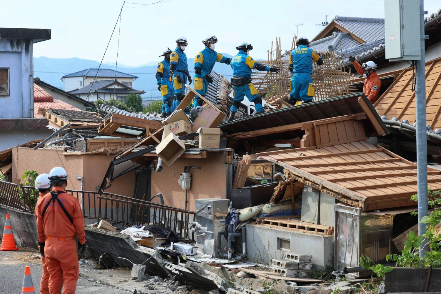 the-second-disaster-kumamotos-quake-survivors-now-face-40-degree-heat-without-water