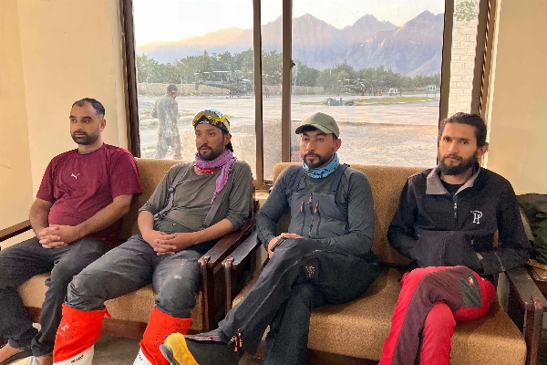 Four Recovered, Six Still Missing: The Search on Broad Peak Continues in Brutal Conditions