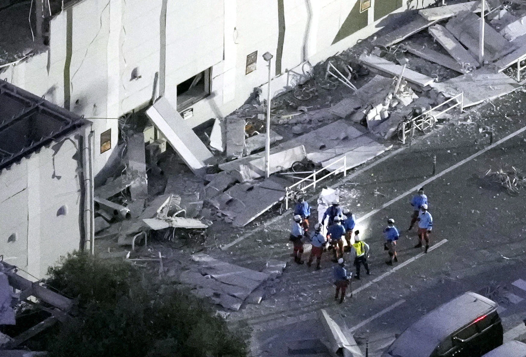 magnitude-7-1-earthquake-strikes-kyushu-as-rescuers-search-collapsed-shopping-center