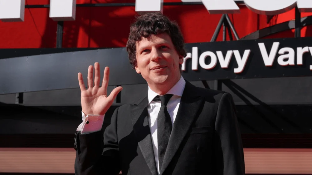 jesse-eisenberg-distances-himself-from-mark-zuckerberg-i-dont-want-to-live-in-that-world