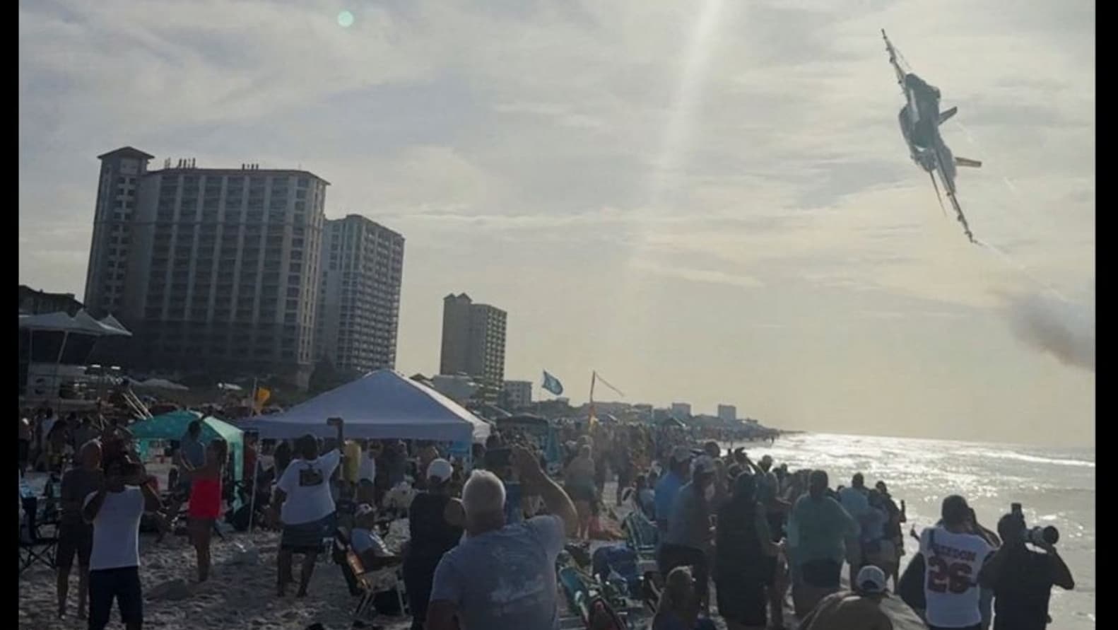 when-freedom-roars-the-blue-angels-flyover-that-set-pensacola-beach-buzzing
