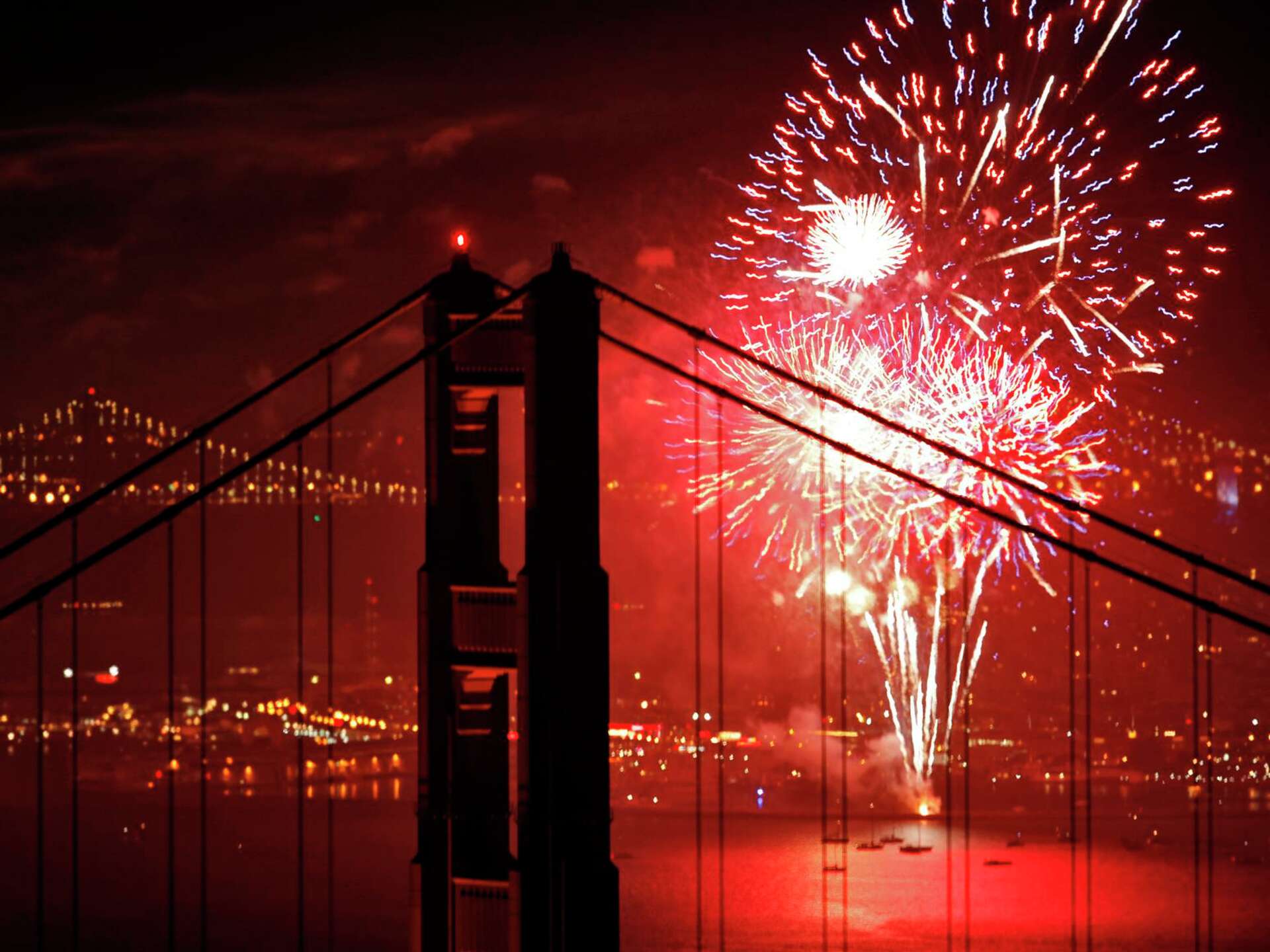 golden-gate-bridge-fireworks-dimmed-by-fog-but-san-franciscos-historic-july-4-show-still-draws-massive-crowds