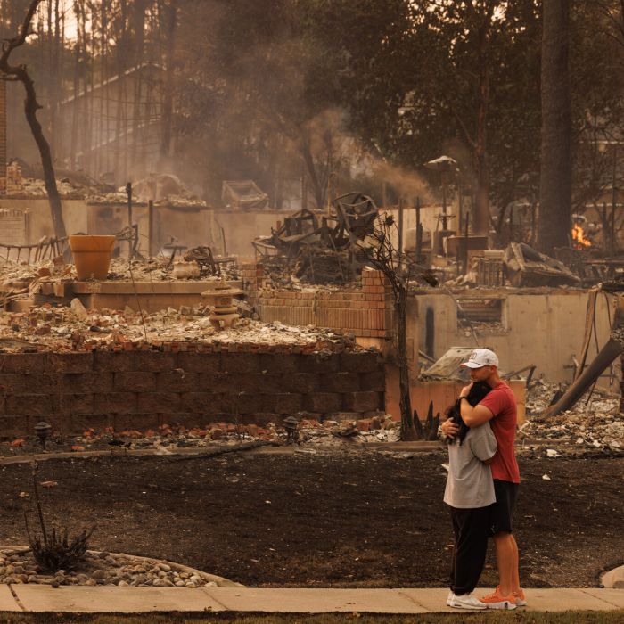 Spokane Wildfires Force 60,000 to Flee as Hundreds of Structures Burn