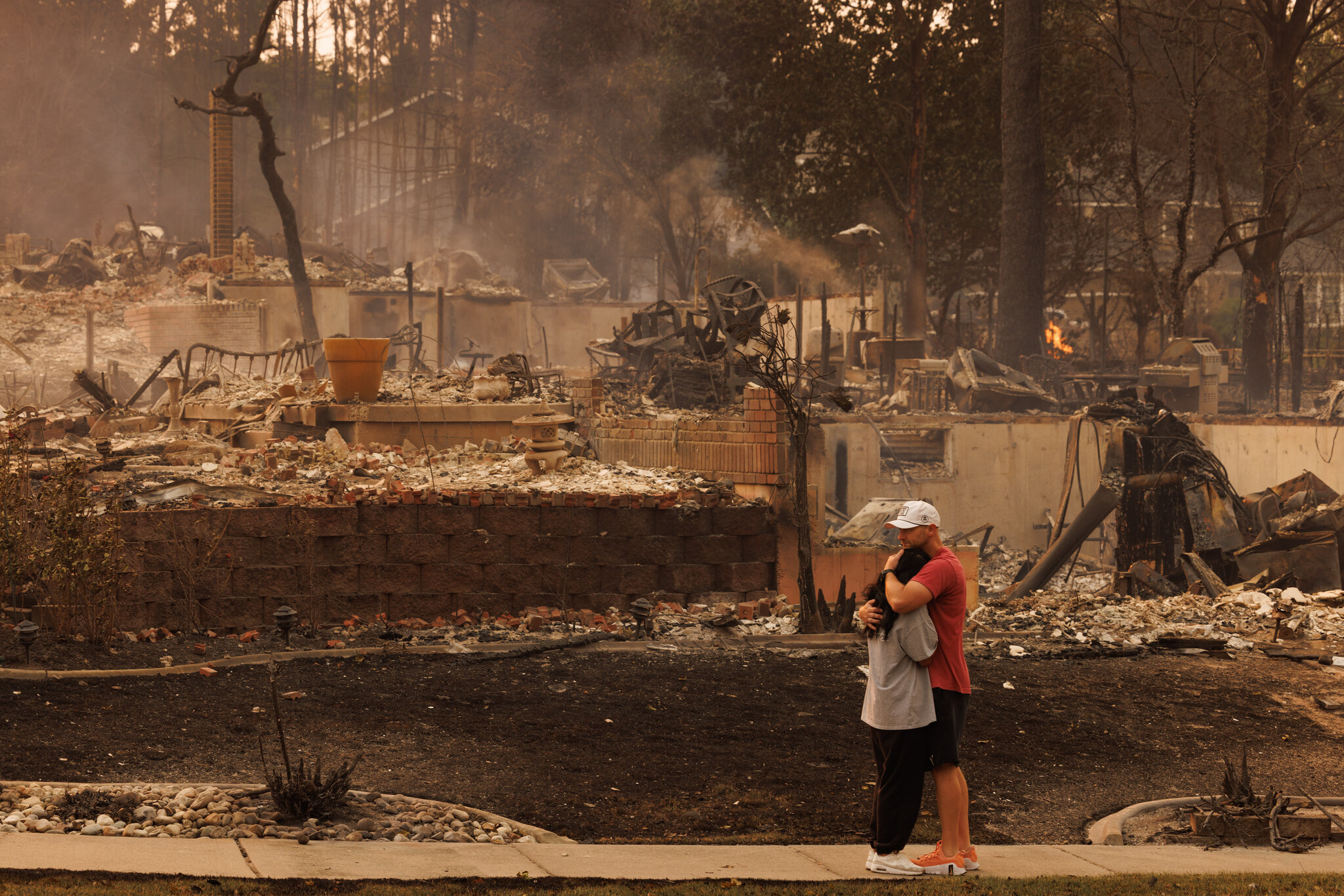spokane-wildfires-force-60000-to-flee-as-hundreds-of-structures-burn