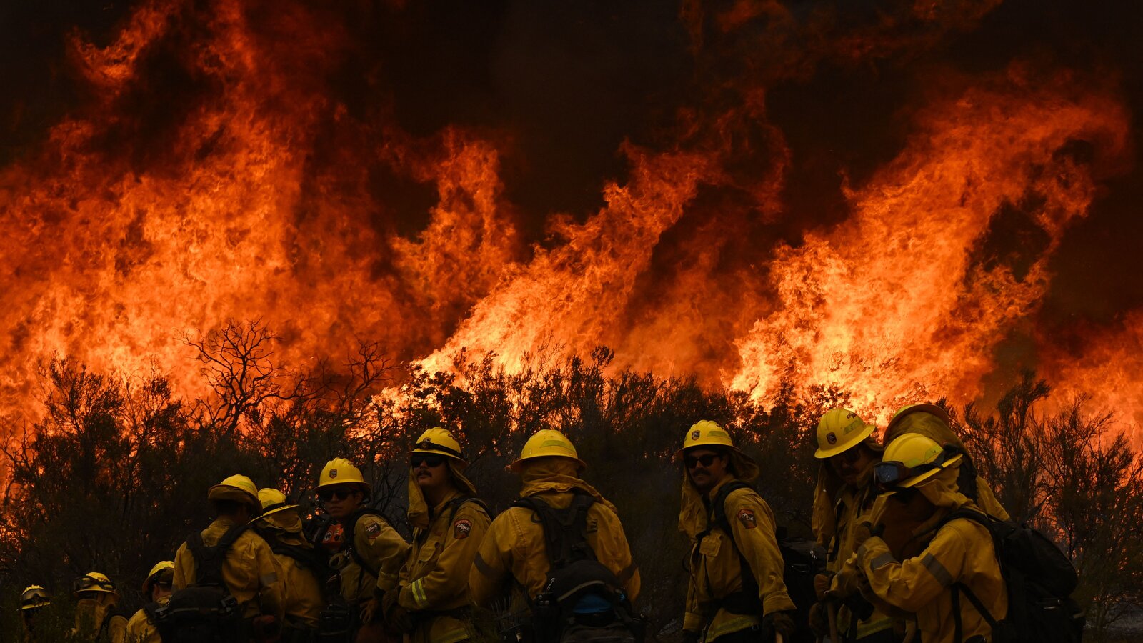 fairview-fire-explodes-to-979-acres-as-mead-evacuation-zones-widen