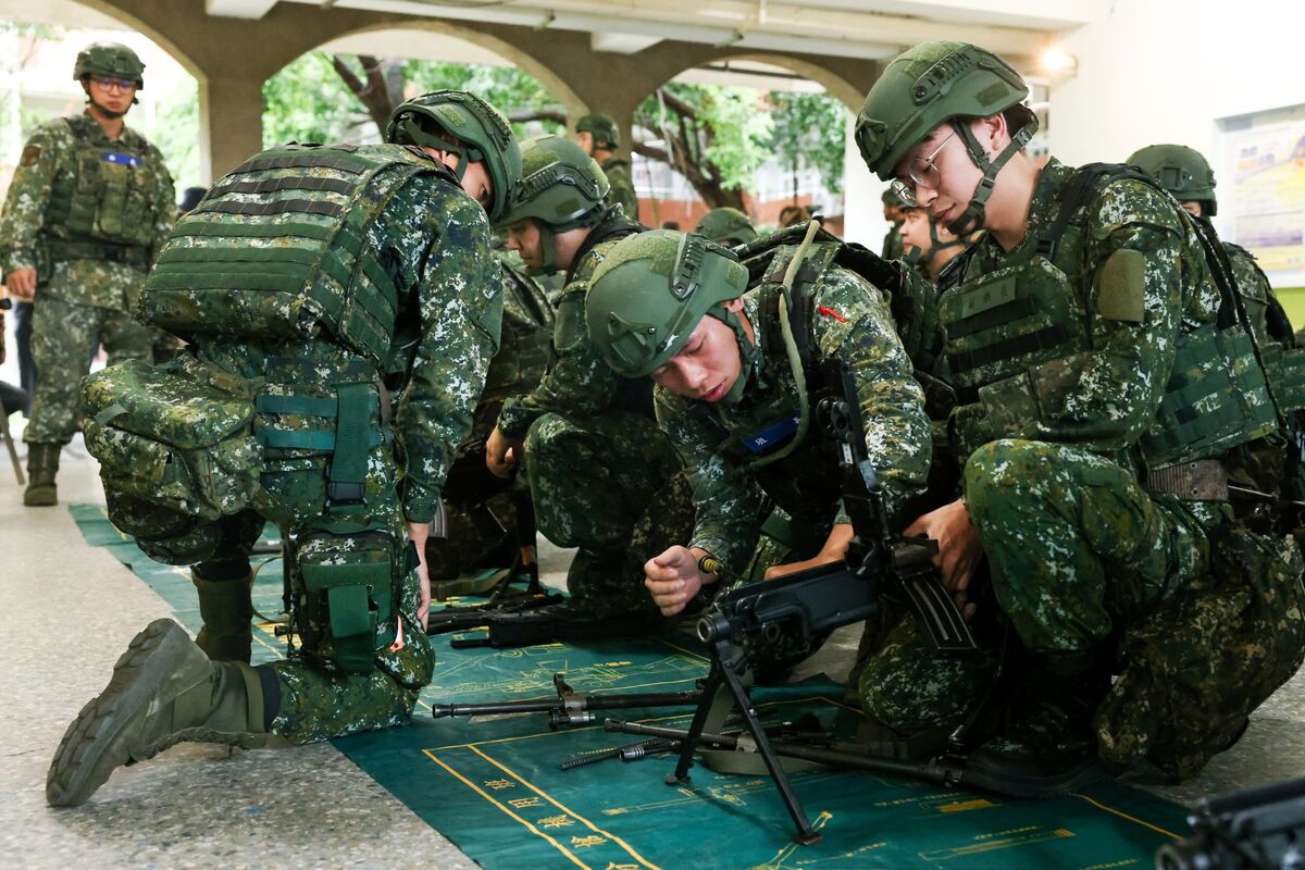 taiwan-launches-its-most-ambitious-han-guang-drills-yet-as-chinese-patrols-circle-the-island