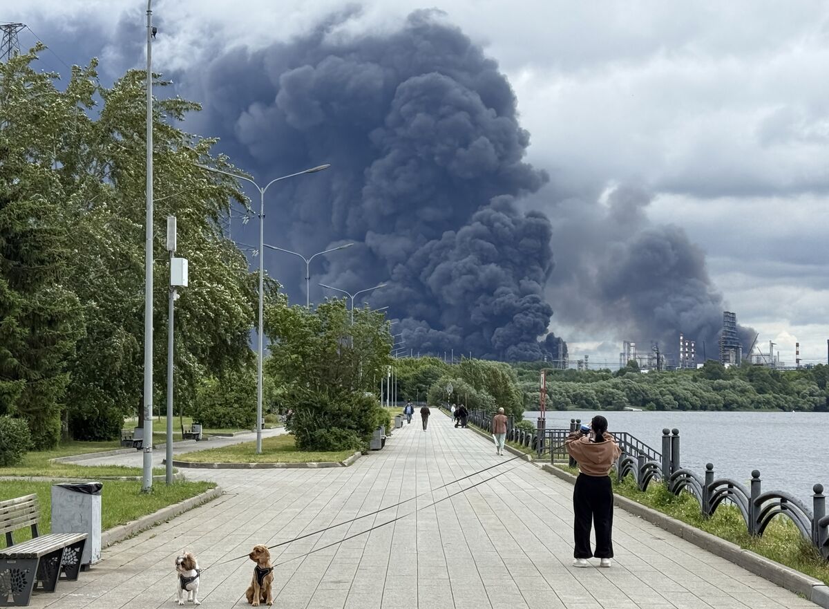 russia-concedes-fresh-fuel-shortages-as-ukrainian-drone-strikes-reach-refineries-deep-inside-the-country