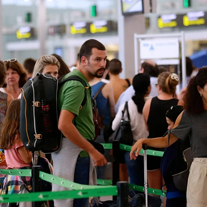 Passport Queues Return to Europe as Madrid and Rome Trade Border Restrictions