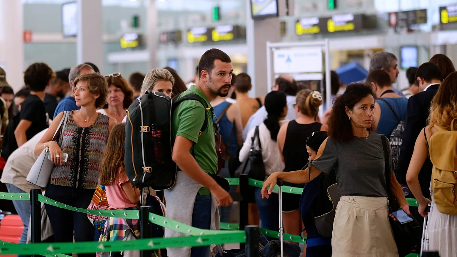 passport-queues-return-to-europe-as-madrid-and-rome-trade-border-restrictions