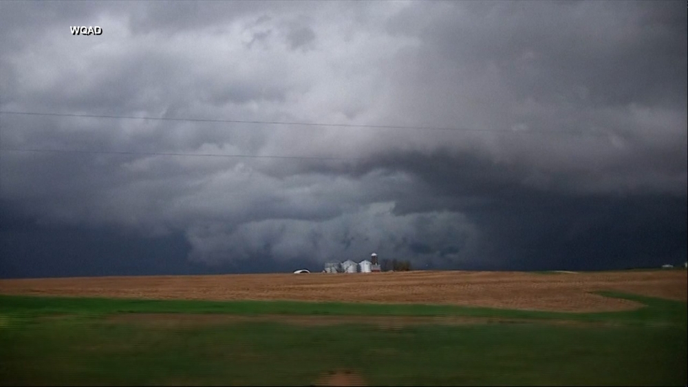 nearly-a-million-without-power-as-violent-storms-and-suspected-tornadoes-tear-across-the-midwest