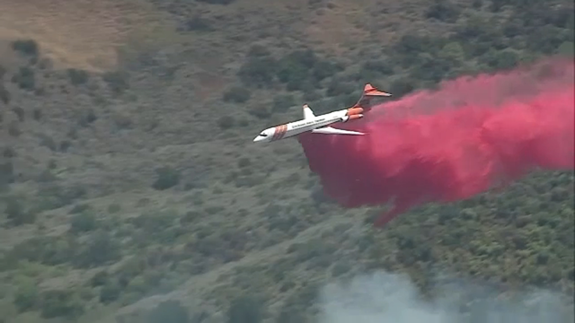 tasha-fire-prompts-evacuations-near-newhall-pass-as-investigators-search-for-a-mercedes