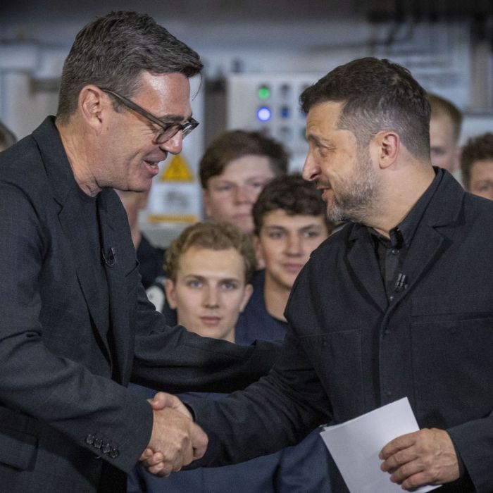 Burnham Lands in Kyiv on First Overseas Trip, Pledges Long-Range Missile Blueprints for Ukraine