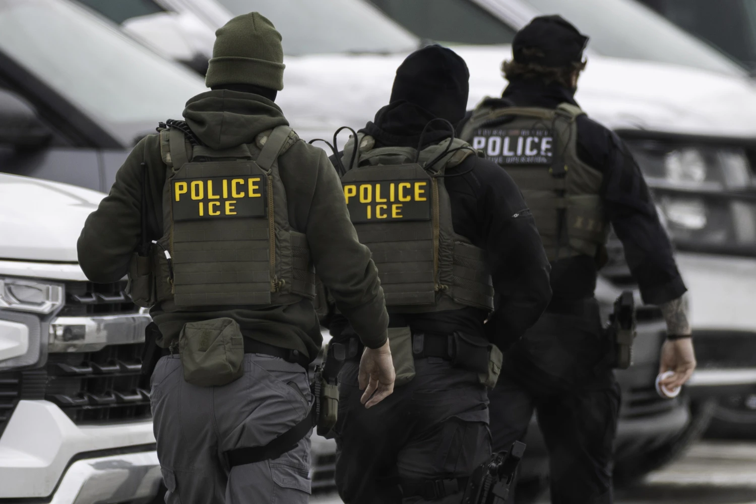 shock-gloves-for-ice-officers-inside-the-contract-sparking-legal-threats-and-safety-warnings