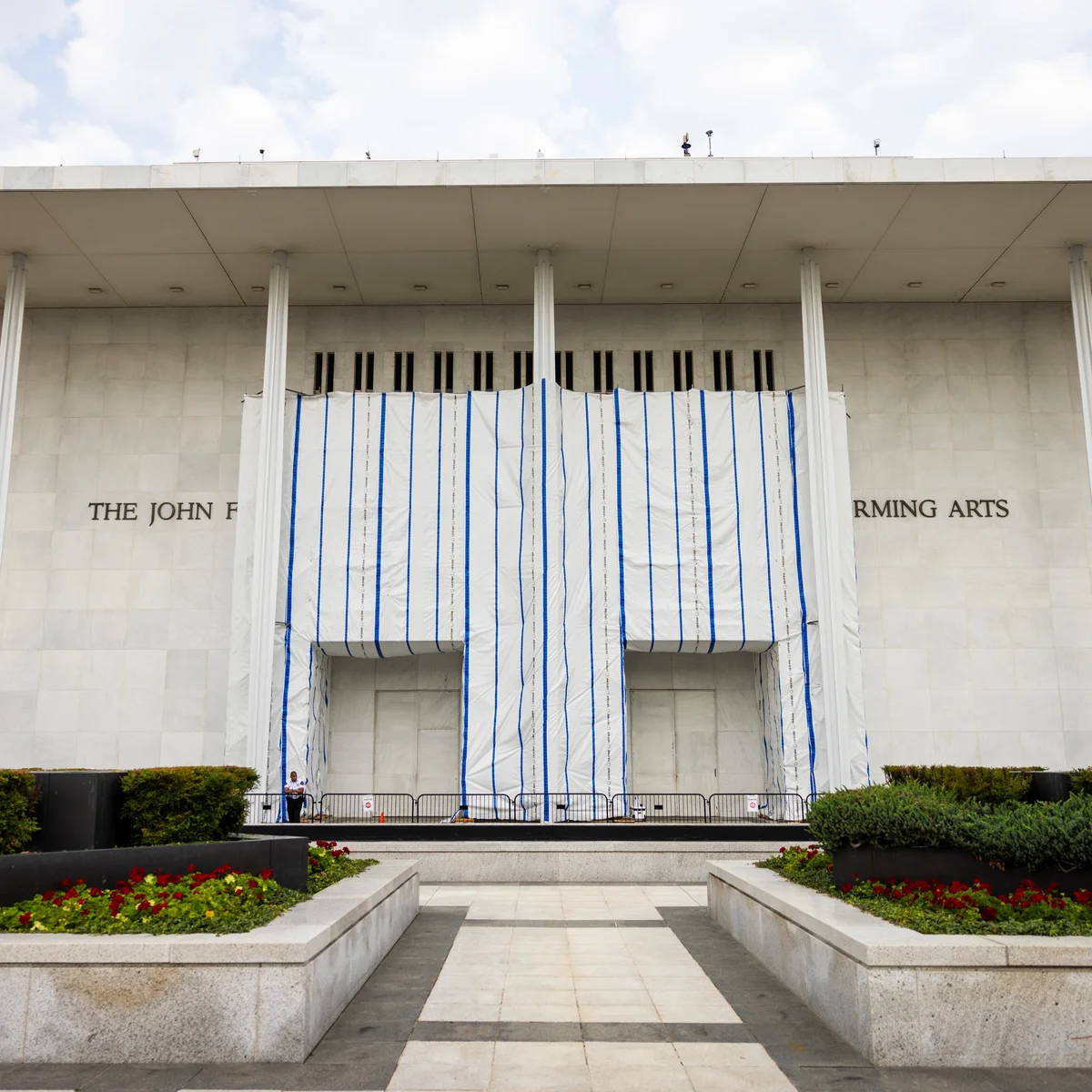 a-name-a-court-order-and-a-shuttered-stage-inside-the-kennedy-center-boards-latest-vote