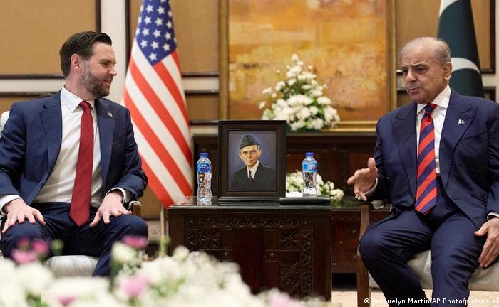 Hormuz Corridor Talks Advance as Washington Pauses Its Sanctions Threat