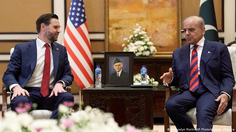 hormuz-corridor-talks-advance-as-washington-pauses-its-sanctions-threat
